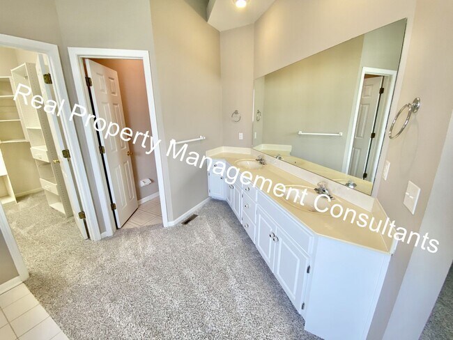 Building Photo - $1000 Move In Incentive on Lake Winnebago 3 Bedroom Home