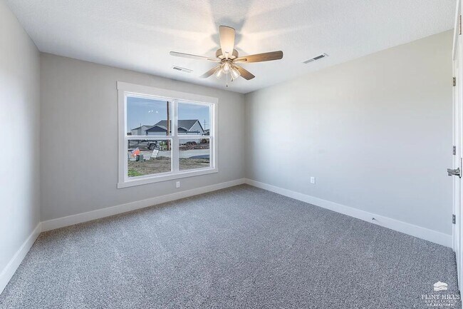 Building Photo - Open-Concept Modern 3 Bedroom, 3 bathroom house