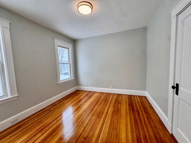 Building Photo - 129 Redlands Rd