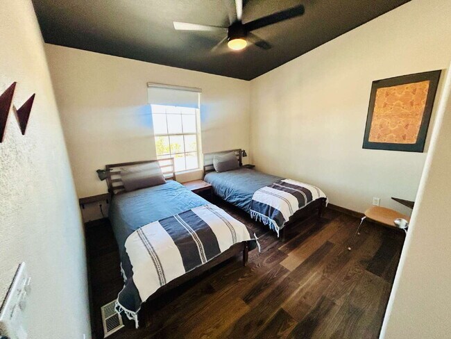 Building Photo - Updated 3 bd, 2 ba on 1.98 Acres with Hot Tub!