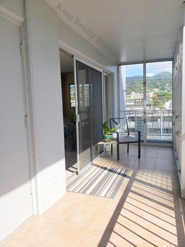 Building Photo - **UPGRADED, RARE Only 2 units per floor! 2...