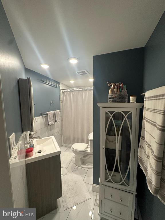 Building Photo - 2144 Kater St