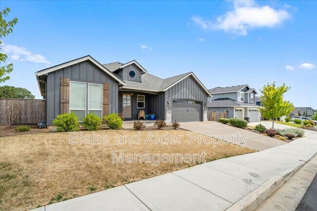 Building Photo - 496 NW Cascade Mountain Dr