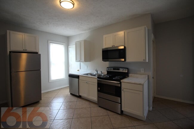 Building Photo - 27 National Ave SW