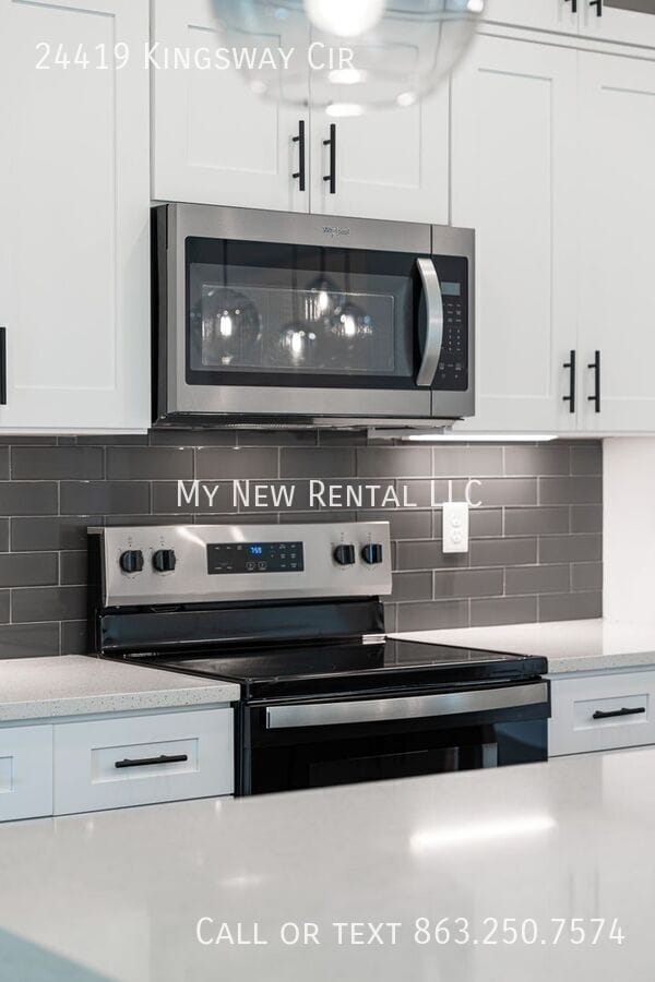 Building Photo - 24419 SW Kingsway Cir