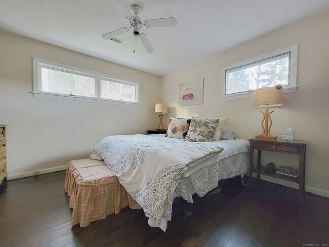 Building Photo - 4 Candlewood Knolls Rd