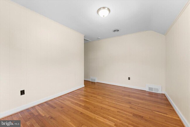 Building Photo - 9 N Greenbrier St