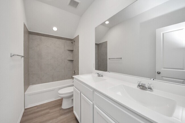 Building Photo - 24063 Hawthorn Lks Dr