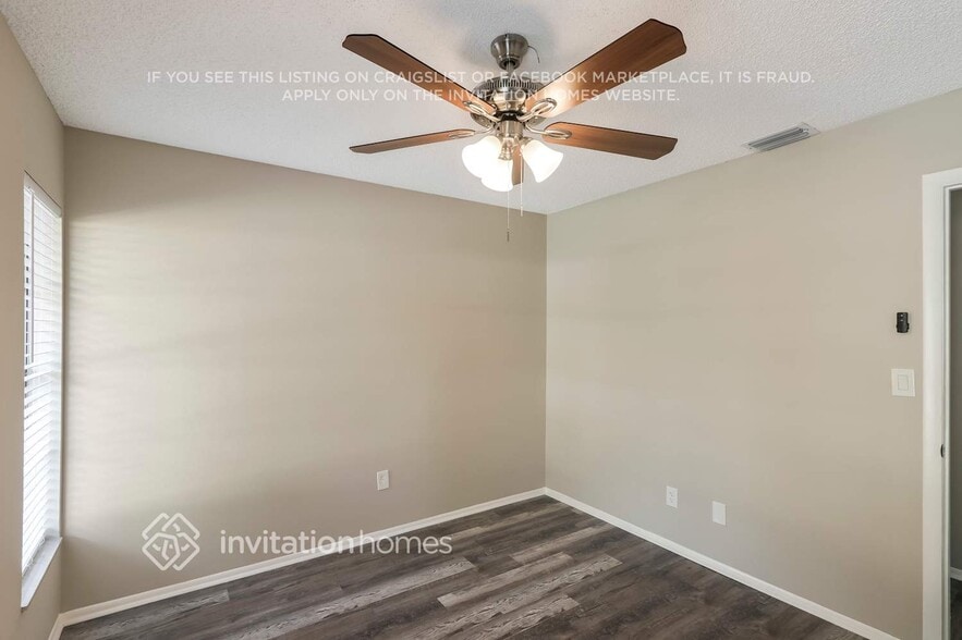 Building Photo - 933 Hillrise Dr
