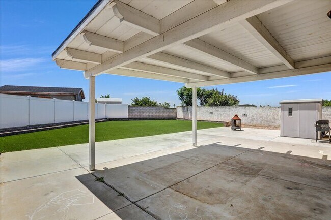 Building Photo - 2683 Caulfield Dr