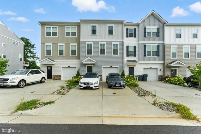 Building Photo - 406 Honeyberry Ln