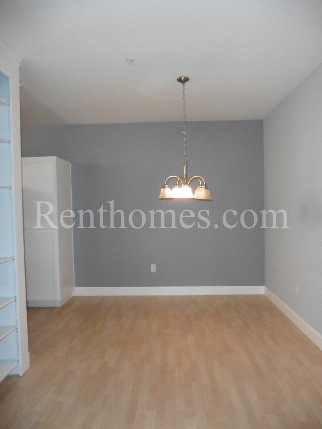 Building Photo - Rancho Bernardo, 18752 Caminito Cantilena #164- Gated Complex, Community Pools and Spas, Tennis C...