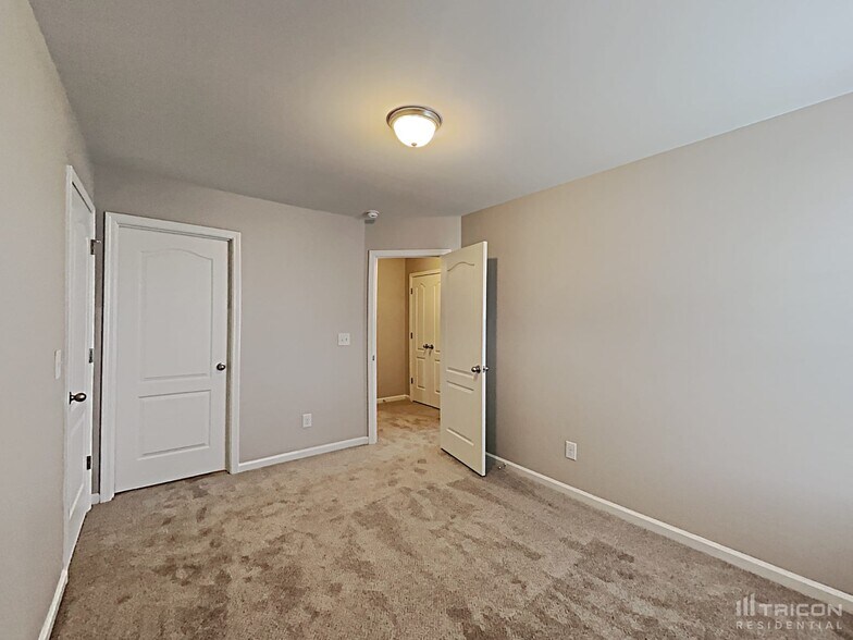 Building Photo - 87 Summerseat Way