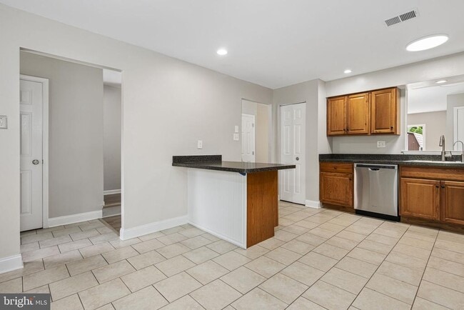 Building Photo - 113 Talgrath Ct