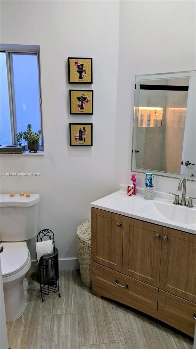 Building Photo - 20478 Vía Marisa