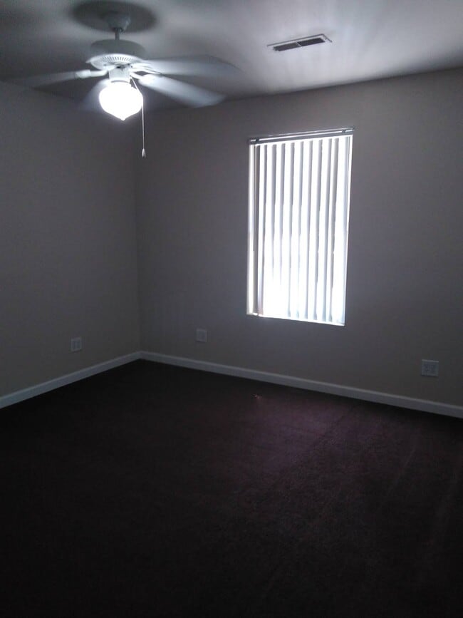 Building Photo - 317 E Mill St