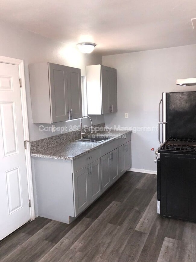 Building Photo - 1910 E 59th St