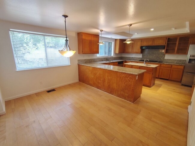 Building Photo - 1144 Trowbridge Way