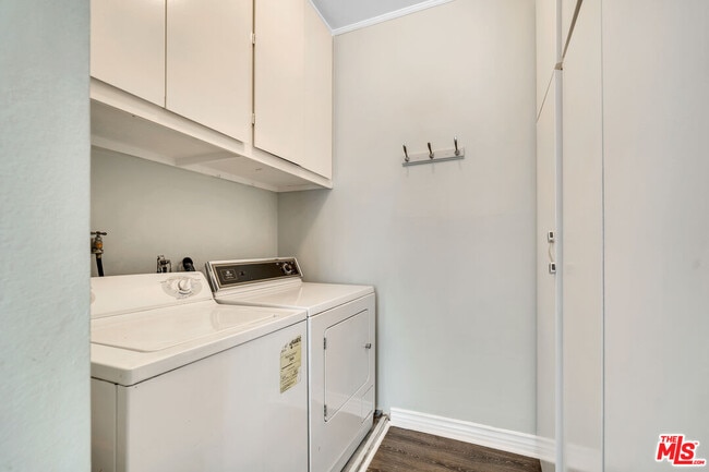 Building Photo - 12124 Goshen Ave