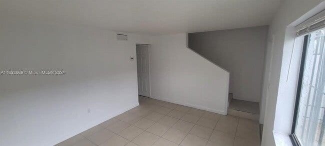 Building Photo - 319 NW 109th Ave