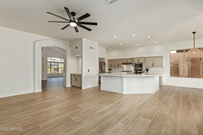 Building Photo - 13761 E Lupine Ave