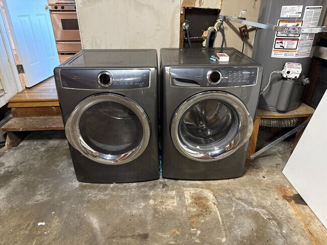 Building Photo - EPIC REA - Spacious 3BR/2BA House - Renovated - Updated Kitchen - Castro Valley