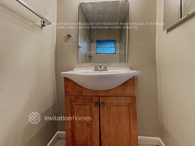 Building Photo - 512 E Hilda Dr