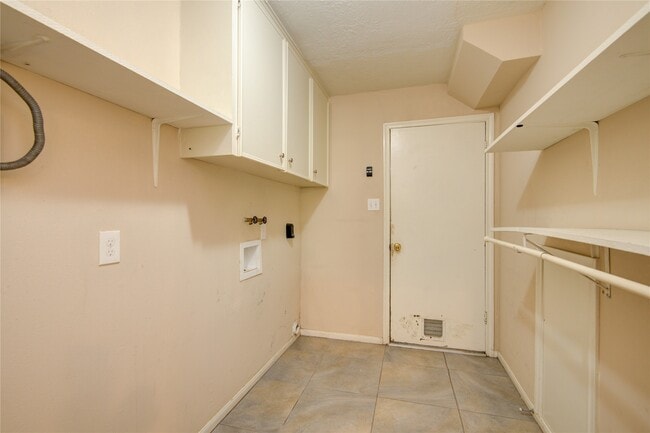 Building Photo - 14211 Ella Lee Ln