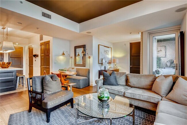 Building Photo - 1820 Peachtree Rd NW