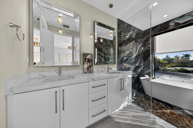 Building Photo - 1121 NE 17th Ave