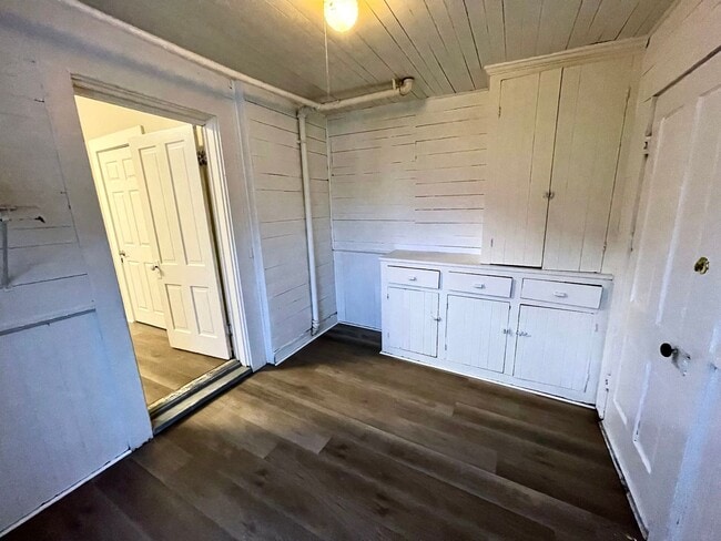 Building Photo - 650 W Ash St