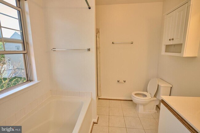 Building Photo - 46760 Hobblebush Terrace