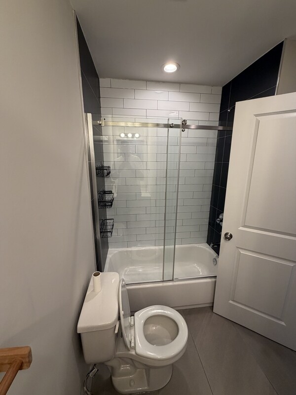 Building Photo - 2733 Latona St