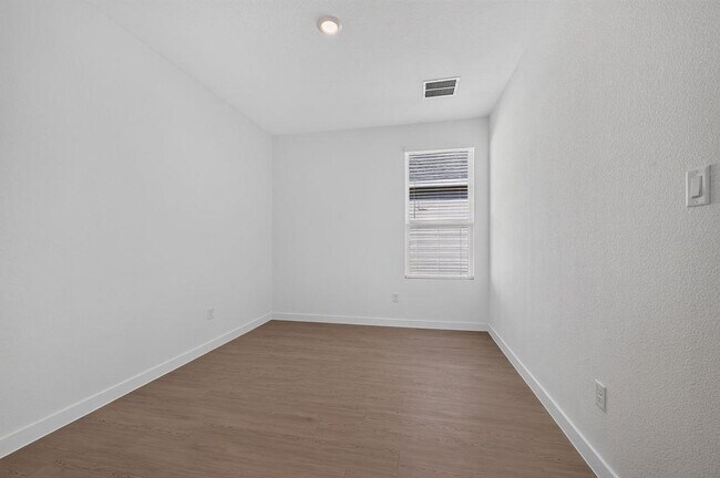 Building Photo - 328 Rockies Rd
