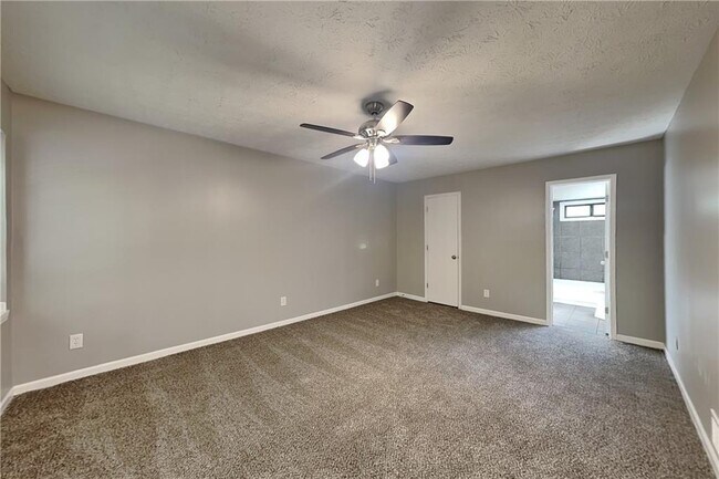 Building Photo - 4006 Maxanne Dr NW