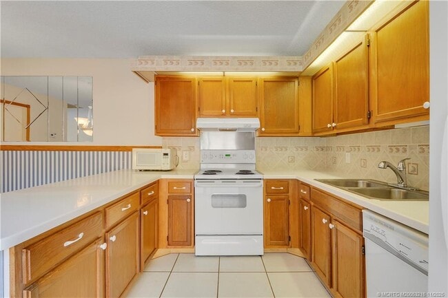 Building Photo - 5662 SE Windsong Ln