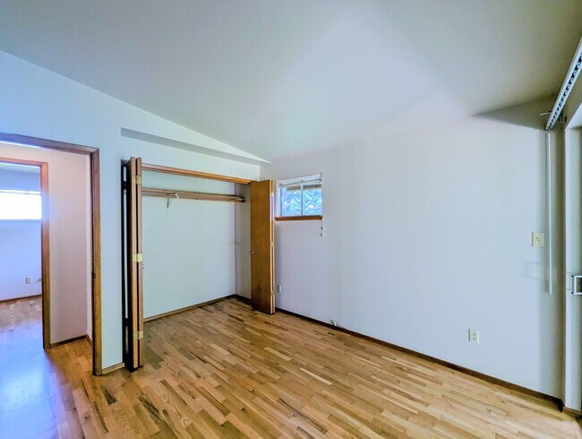 Building Photo - 3Bd/1.5Ba Kenmore House
