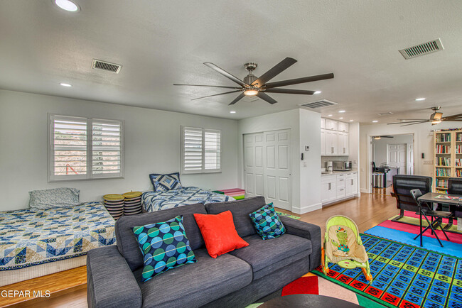 Building Photo - 6205 Brisa Del Mar Dr
