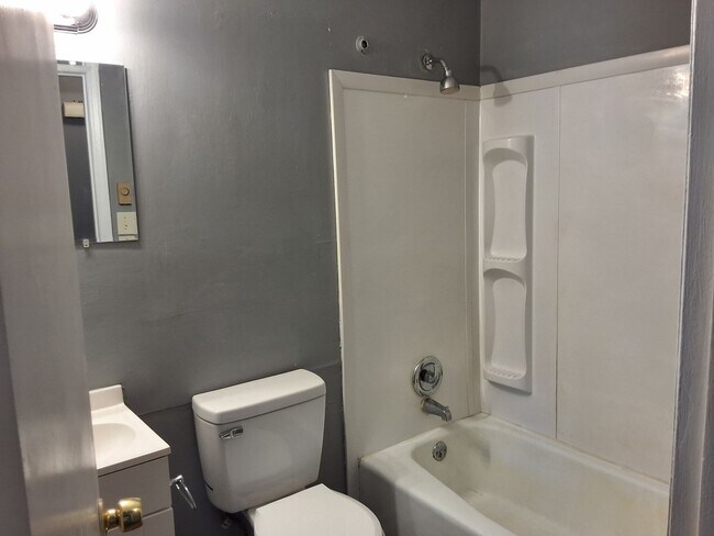 Building Photo - 310 Diecks Dr