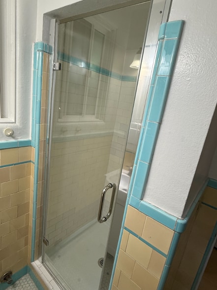 Building Photo - 1701 Le Roy Ave