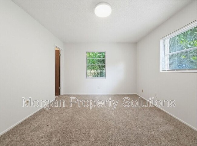 Building Photo - 1221 Poinsettia Ave