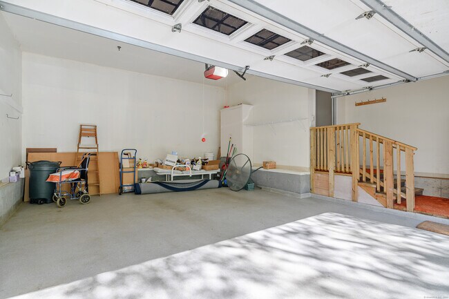 Building Photo - 82 Suzie Dr