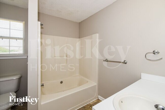 Building Photo - 212 Station Way