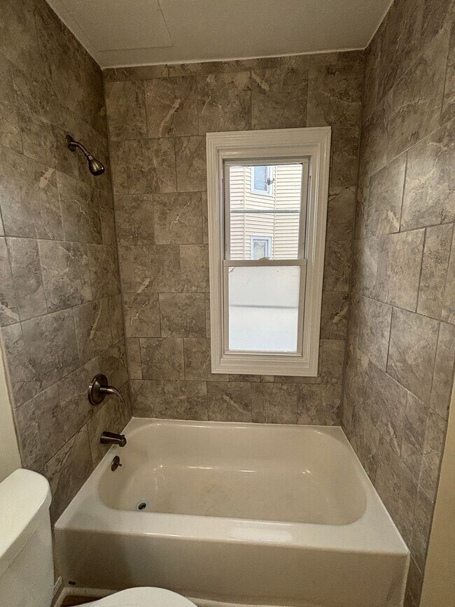 Building Photo - 38 Roberts St