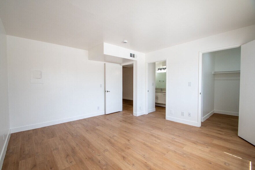 Building Photo - 6401 Riverton Ave