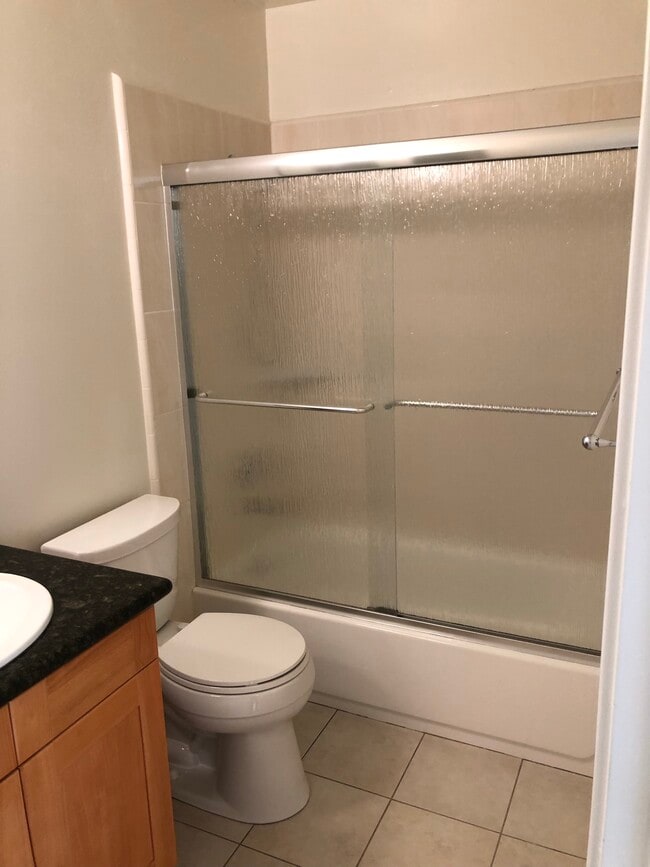 Building Photo - 818 Juno Ln