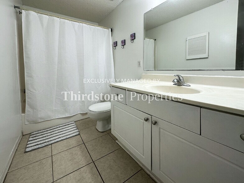 Building Photo - 10200 Belle Rive Blvd