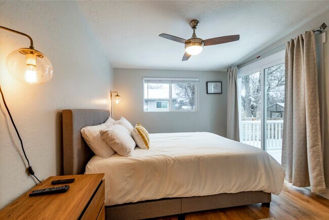 Building Photo - 4671 S Greenvalley Dr