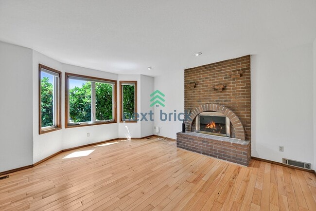 Building Photo - 4 BED & 2.5 BATH SINGLE FAMILY HOUSE FOR RENT