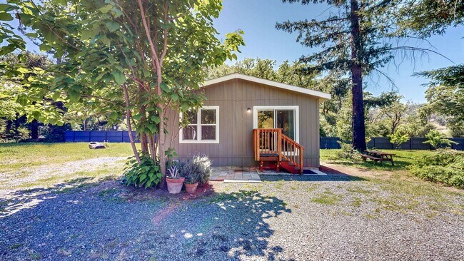 Building Photo - Charming Calistoga Retreat 1 Bed 2 Bath with Office and Large Outdoor Space